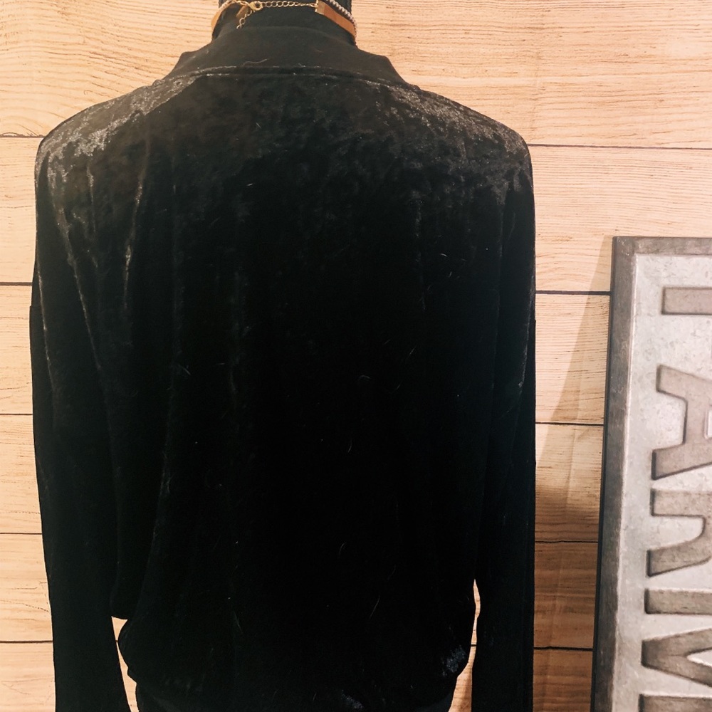 Velvet Bomber - Picture 2 of 2